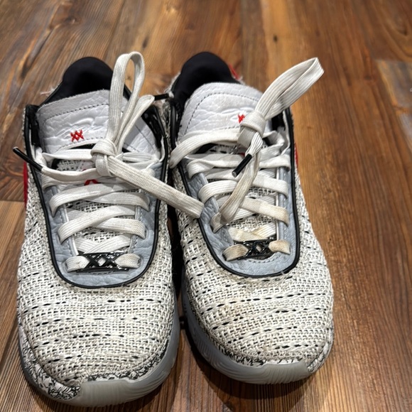 Nike White and Black Shoes with Red and Gold Details - Picture 2 of 7